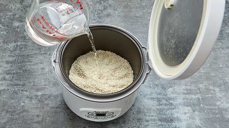 https://www.tablespoon.com/-/media/GMI/Core-Sites/TBSP/Images/Articles/Content/meals/other/how-to-make-sticky-rice-at-home/sticky-rice_06.jpg?sc_lang=en